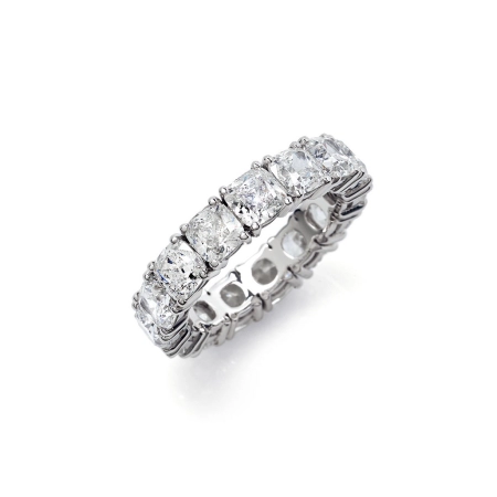 Classics eternity in white gold and cushion diamonds