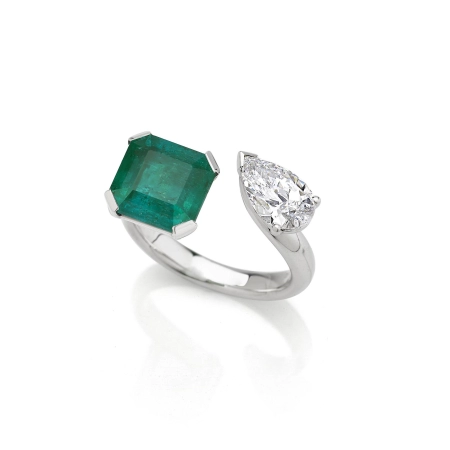 Open Open in White Gold with emerald and diamond